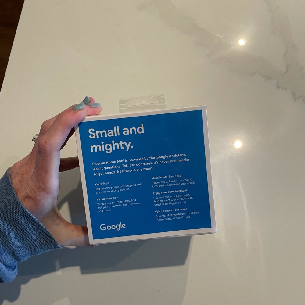 Google Home Mini - Picture 3 of 4